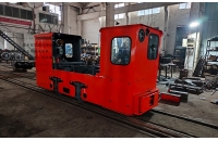 客戶采購的CTL5/6GB蓄電池湘潭電機車裝車發(fā)貨